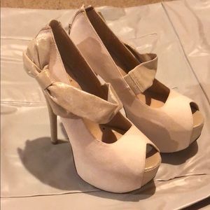 Scene Tan and Gold Heel